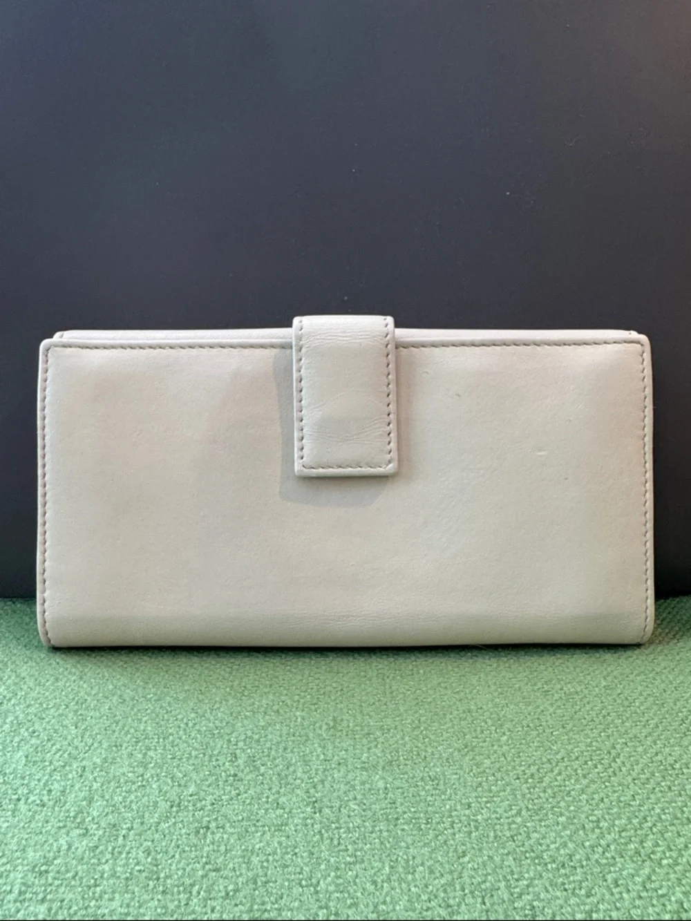 Gucci Leather Wallet with Studded Double-G Emblem - Picture 3 of 6